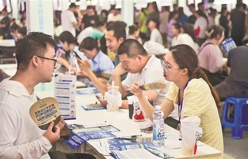 招聘夜市 人气旺