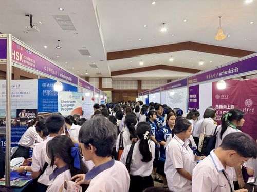 汉语桥梁，美甲添彩——记泰国第三届HSK留学中国与就业展中的特色服务