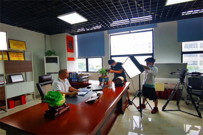 献礼百年荣光 企业拍摄建团100周年宣传片的策略与执行指南